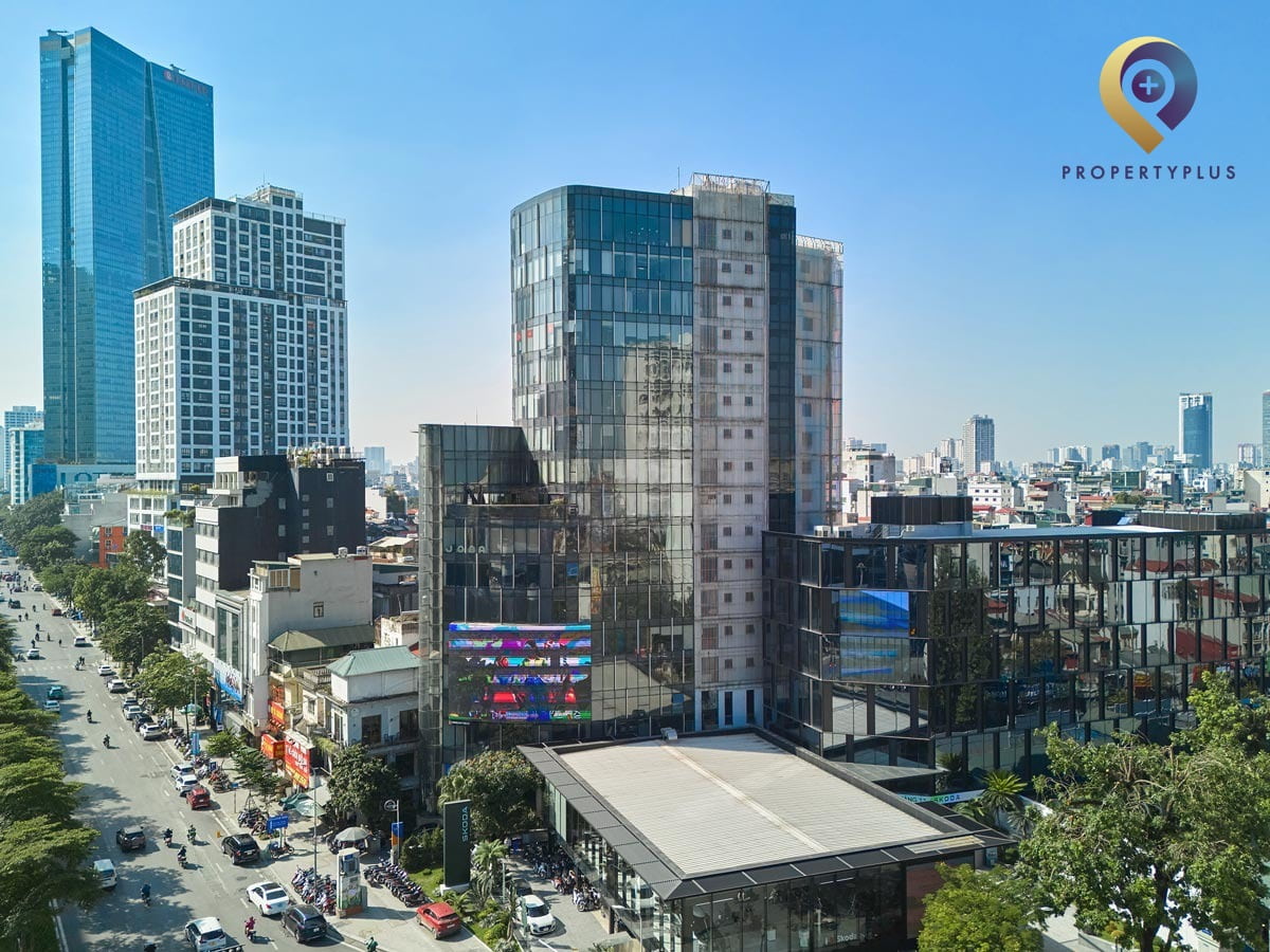Góc nhìn tòa nhà TID-Centre từ phố Liễu Giai với mặt kính phản chiếu hiện đại. do Property Plus giới thiệu